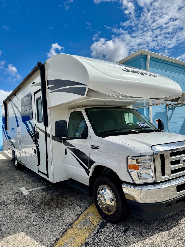 2021 Ford E-Series Cutaway Base's photo